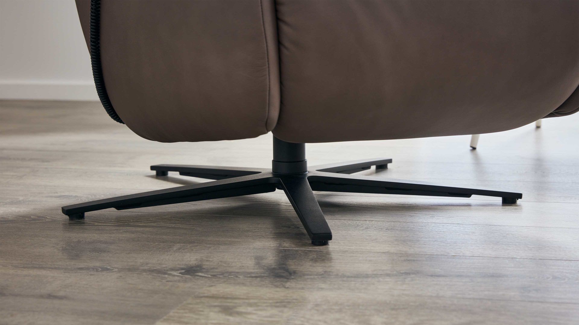 Relaxsessel comfortmaster besser sitzen, liegen, leben aus Leder in Dunkelbraun Comfortmaster 7150 - Relaxsessel 36V44 manuell - schokofarbenes LongLife-Leder LG 18 & anthrazitfarbener Sternfuß