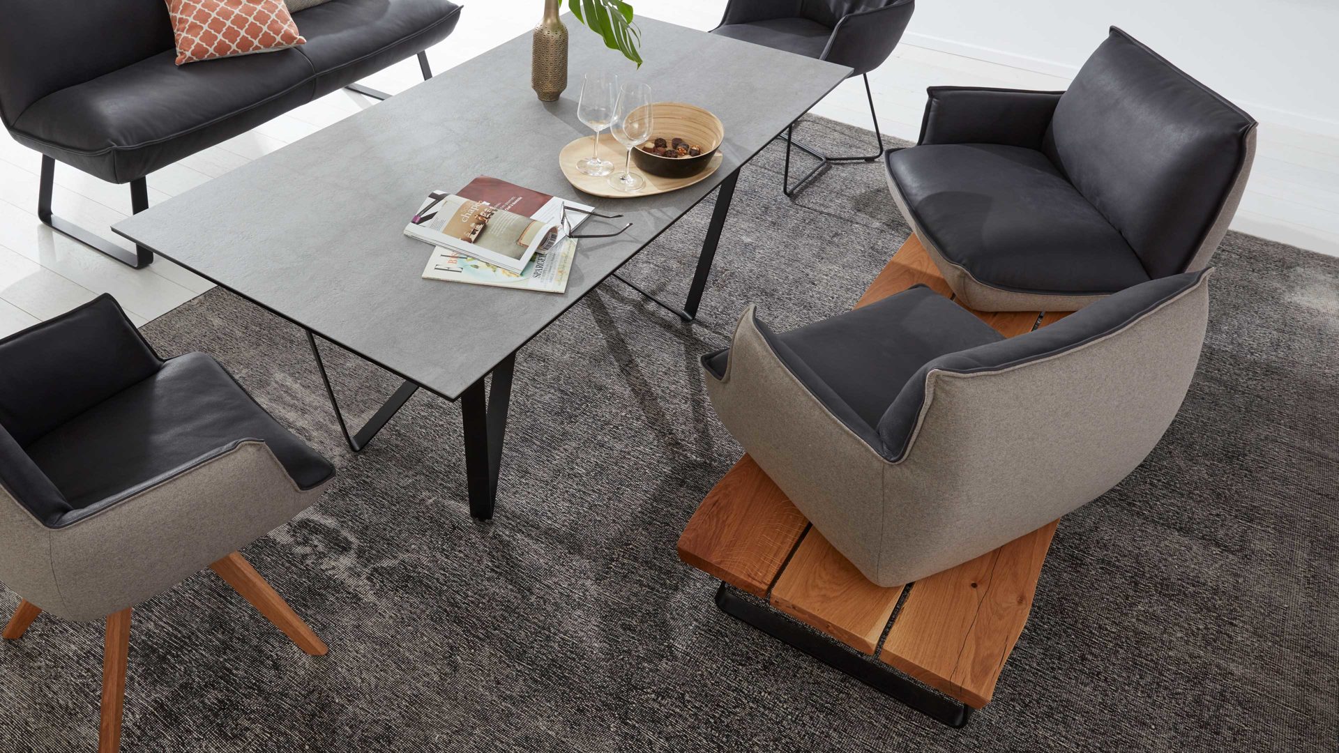 Polsterbank Koinor aus Leder in Dunkelgrau KOINOR 2-Sitzer-Element Kleo dunkles Leder India omega & Lodenbezug 27, Wildeiche natur – Breite ca. 190 cm