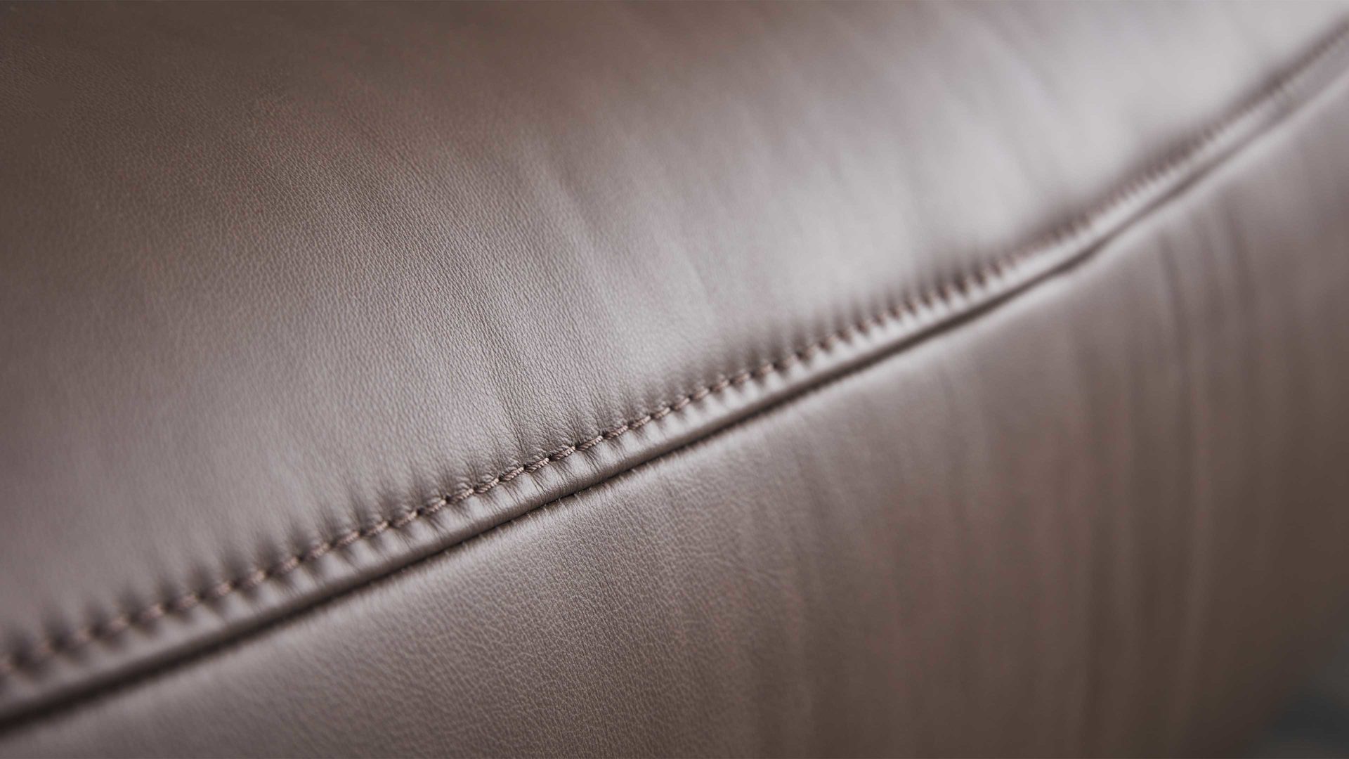 Dreisitzer comfortmaster besser sitzen, liegen, leben aus Leder in Dunkelbraun Comfortmaster 4161 - Dreisitzer 82 Q mit Funktionen schokofarbenes LongLife-Leder LG24 – Breite ca. 206 cm