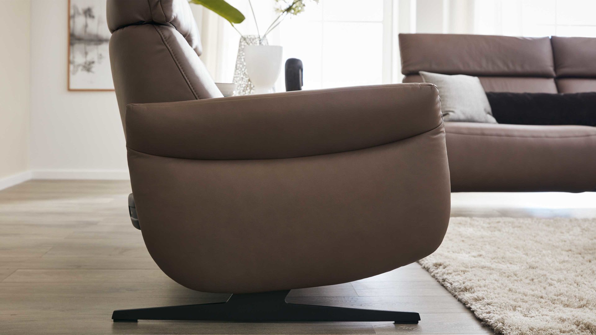 2,5-Sitzer comfortmaster besser sitzen, liegen, leben aus Leder in Dunkelbraun Comfortmaster 4160 - 2,5-Sitzer 44 Q mit Cumuly-Funktionen sattelfarbenes LongLife-Leder – Breite ca. 207 cm