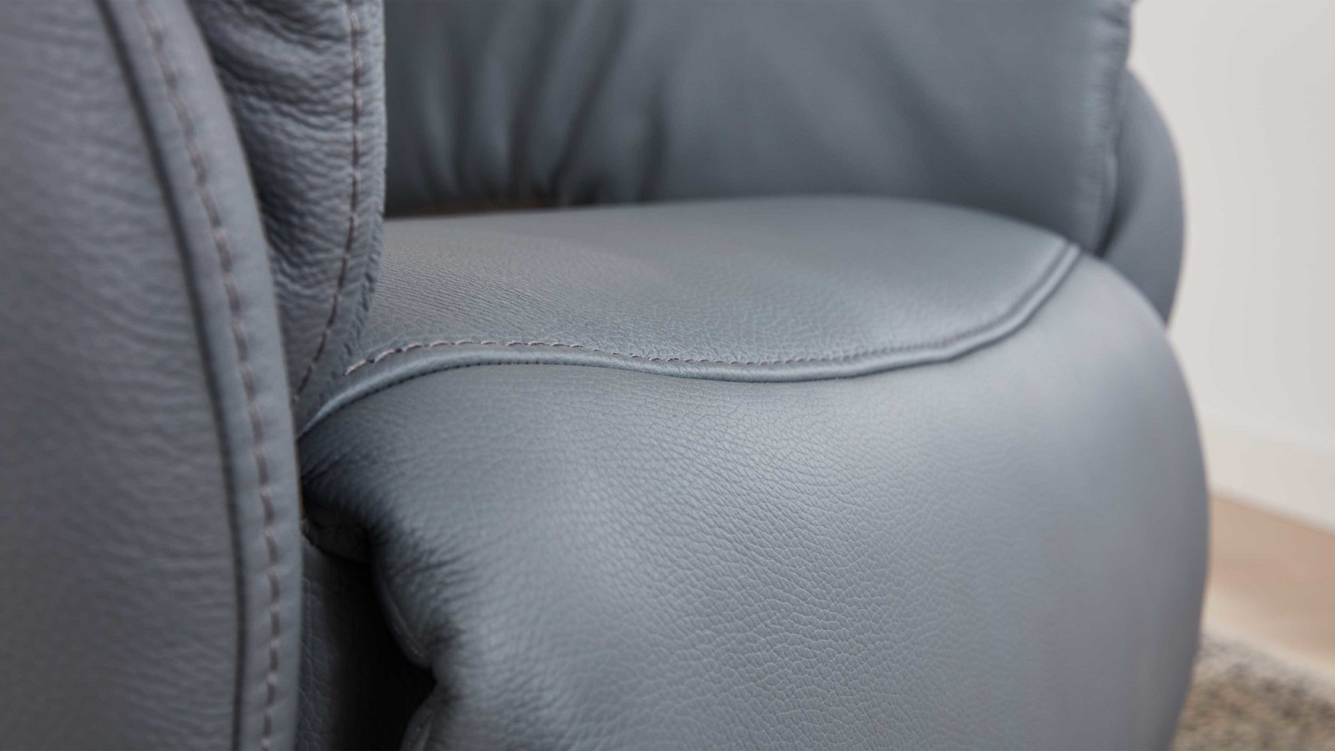 Relaxsessel comfortmaster besser sitzen, liegen, leben aus Leder in Blau Comfortmaster 7446 - Relaxsessel 56V44 blaues LongLife-Leder Rustika & anthrazitfarbener Sternfuß