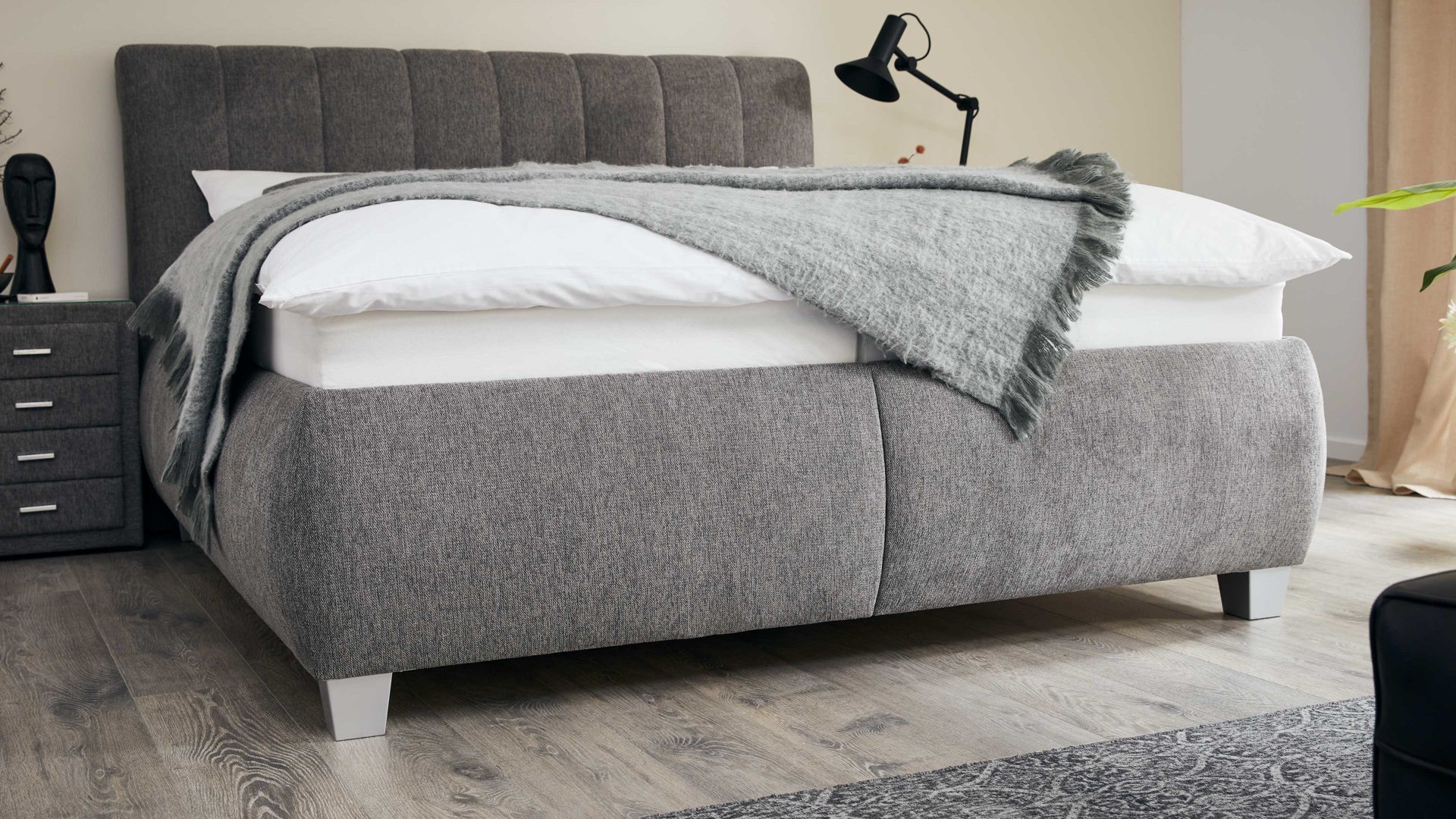 Polsterbett comfortmaster besser sitzen, liegen, leben aus Stoff in Grau Comfortmaster Messina - Polsterbett graue Mikrofaser Brego 321100 – Liegefläche ca. 180 x 200 cm