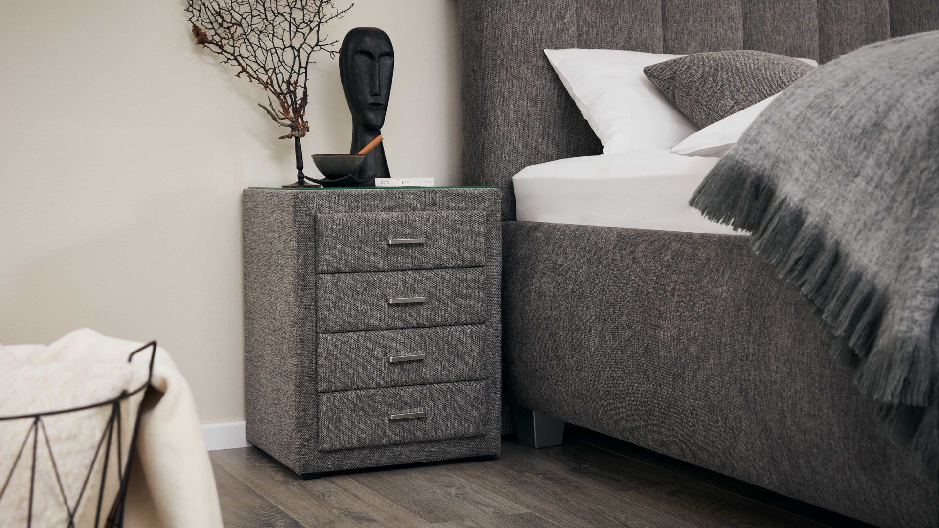 Nachtkommode comfortmaster besser sitzen, liegen, leben aus Stoff in Grau Comfortmaster Messina - Nachtkommode 43 graue Mikrofaser Brego 321100 – vier Schubladen