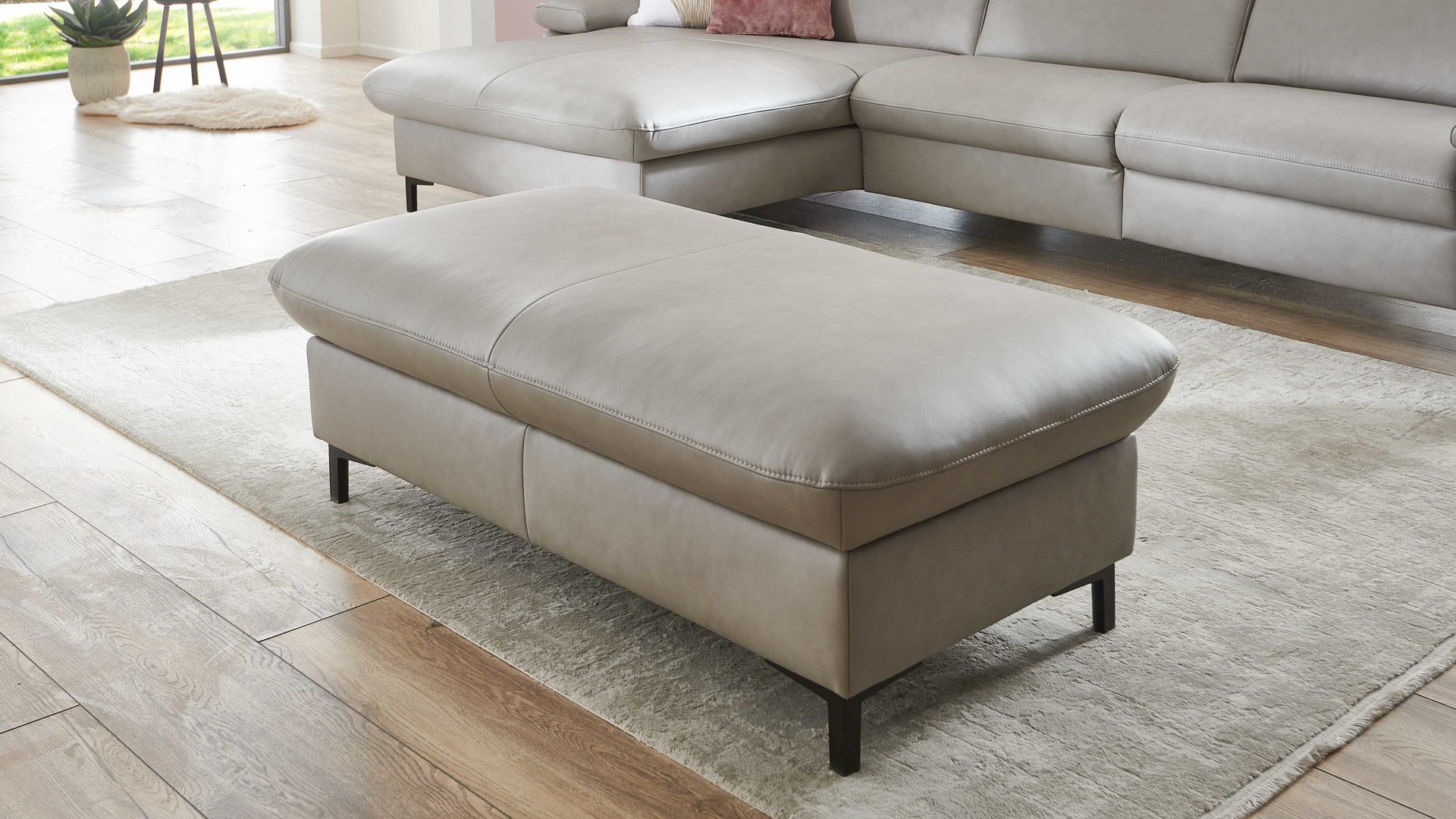 Funktionshocker modulmaster aus Leder in Hellgrau Modulmaster MM-PN1161 - XXL-Funktionshocker alufarbenes LongLifeLeder Vivre & schwarze Winkelfüße - ca. 130 x 65 cm