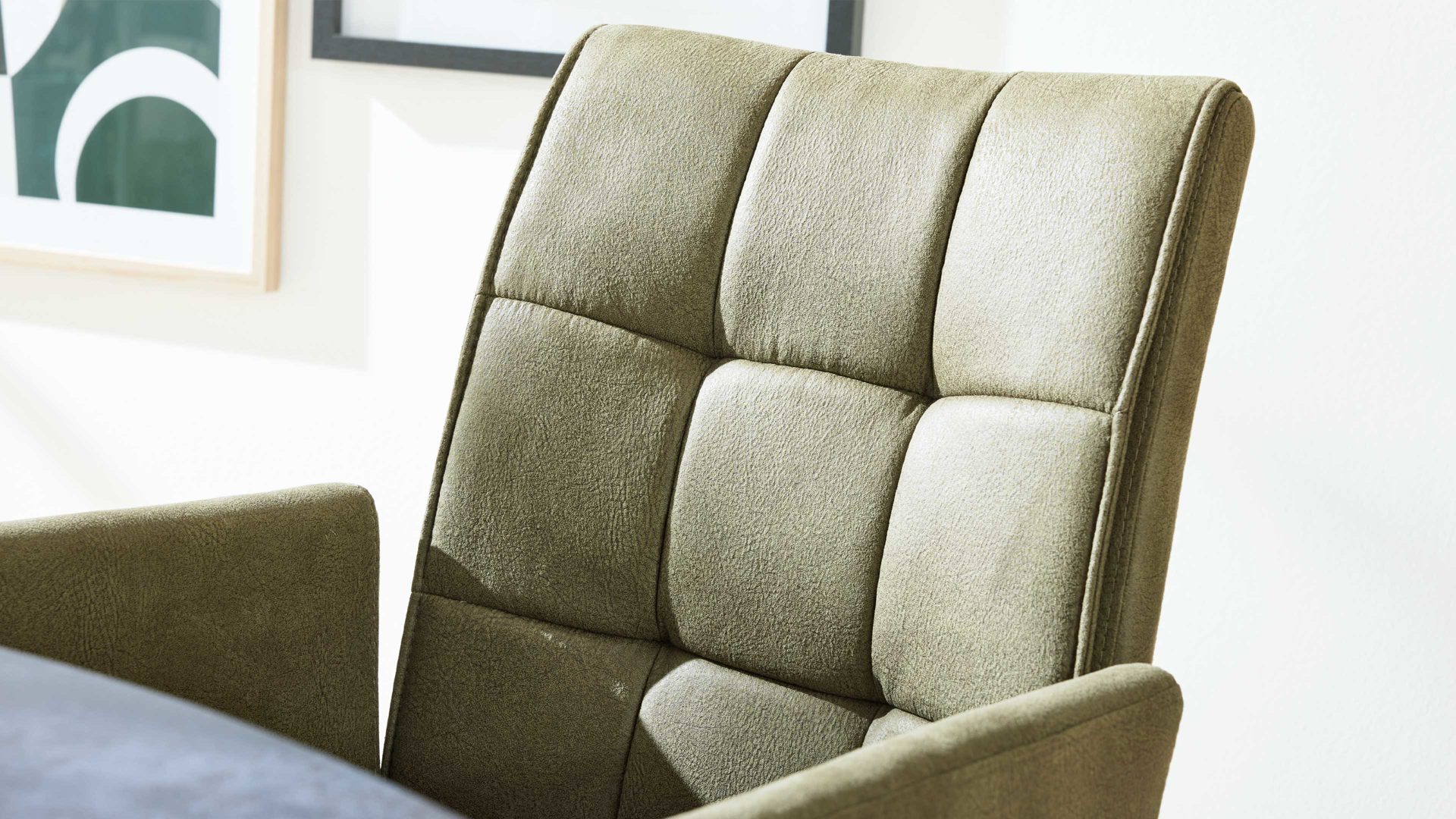 Schwingstuhl Interliving aus Kunstfaser in Dunkelgrün Interliving Esszimmer Serie 5104 – Armlehn-Schwingstuhl farngrüne Mikrofaser Fern & Mattschwarz