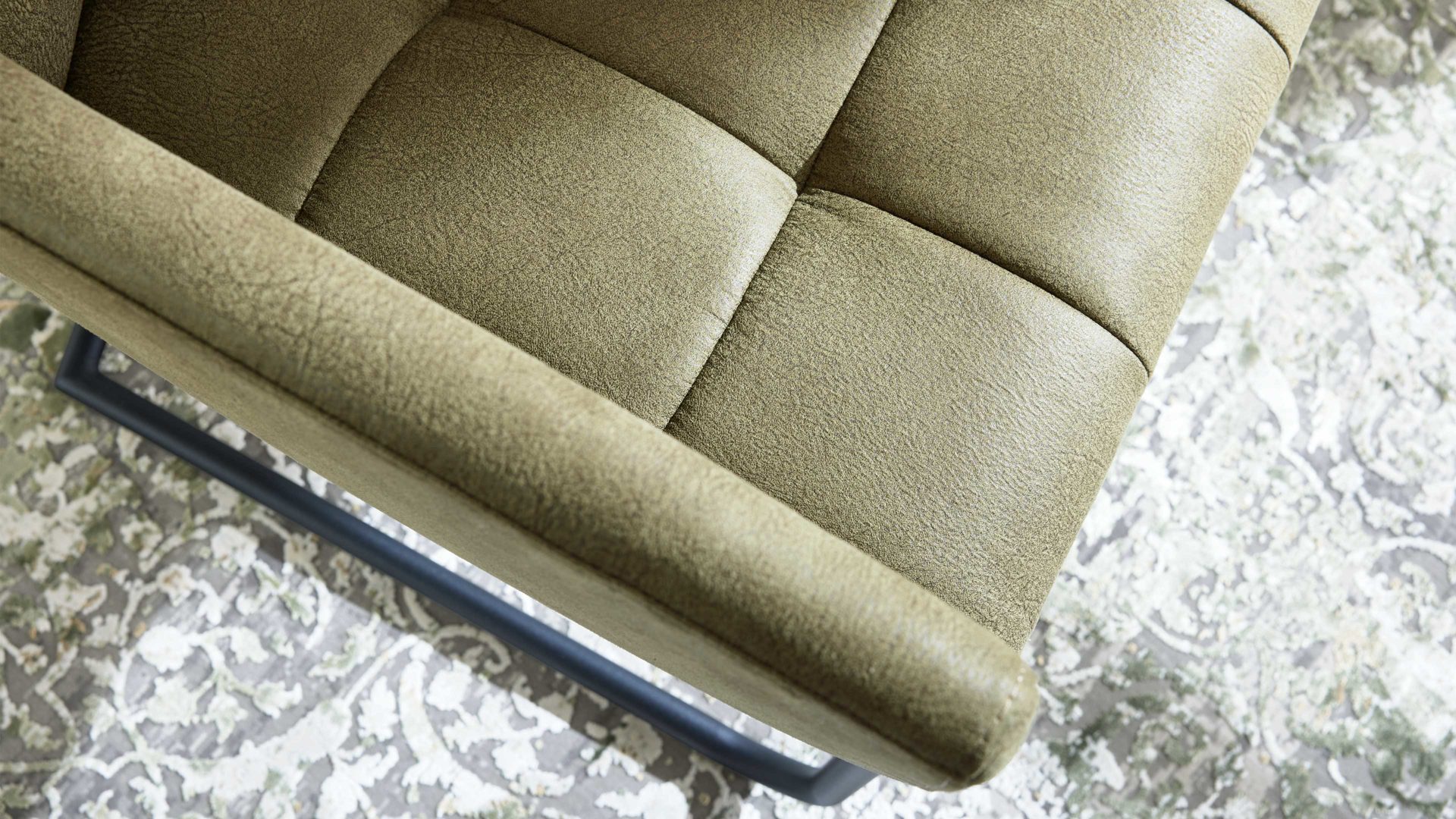 Schwingstuhl Interliving aus Kunstfaser in Dunkelgrün Interliving Esszimmer Serie 5104 – Armlehn-Schwingstuhl farngrüne Mikrofaser Fern & Mattschwarz