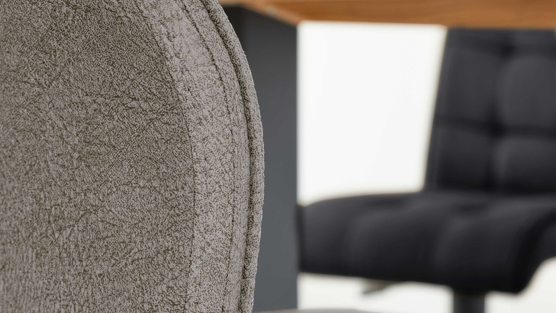 Barstuhl Interliving aus Kunstfaser in Dunkelgrau Interliving Esszimmer Serie 5104 – Barstuhl BL57 dunkelgraue Mikrofaser Onyx & mattschwarzes Vierkantrohr