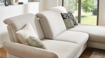 Ecksofa Dietsch. aus Stoff in Hellgrau Polsterprogramm Tiamo Plus - Ecksofa mit Extras silberfarbener Bezug Chrono & Metallfüße 4.28 - Stellfläche ca. 270 x 210 cm