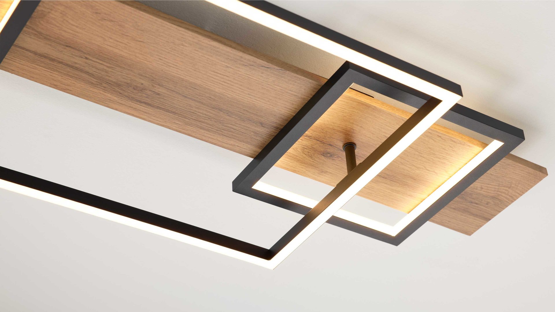 Deckenleuchte Interliving aus Metall in Schwarz Interliving Leuchten Serie 9342 - Deckenlampe dunkles Holz & mattschwarzes Metall - Länge ca. 125 cm