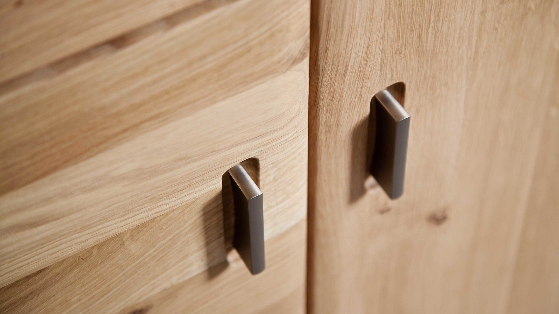 Vitrine Mca furniture aus Holz in Holzfarben Vitrinenschrank biancofarbene Balkeneiche – zwei Türen