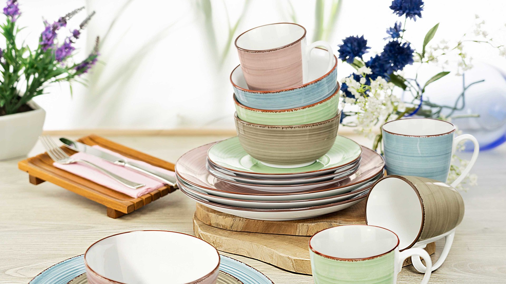 Kombiservice Creatable aus Keramik in Mehrfarbig CREATABLE Kombi-Service Samba pastellfarbenes Porzellan - 16-teilig