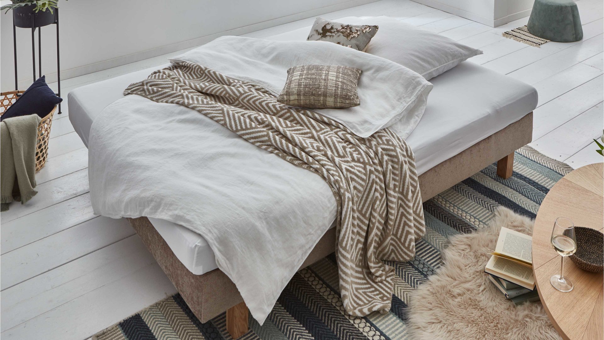 Schlafsofa Restyl aus Stoff in Beige Schlafsofa Tino beiger Bezug 2-6799 & Buchenholzfüße