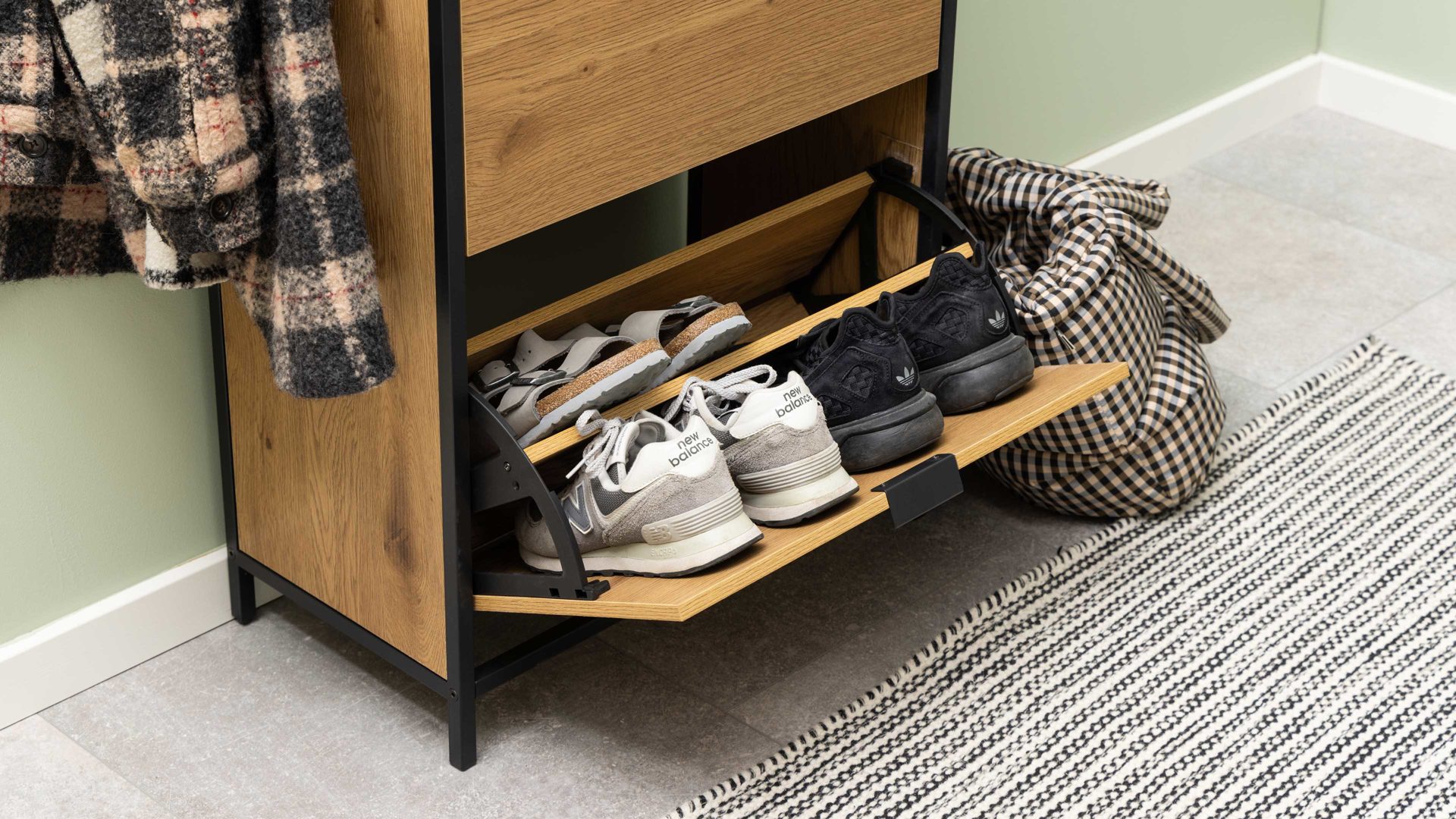 Schuhkipper Actona group aus Holz in Holzfarben Schuhschrank Seaford Wildeiche & Schwarz - drei Klappen, Höhe ca. 129 cm