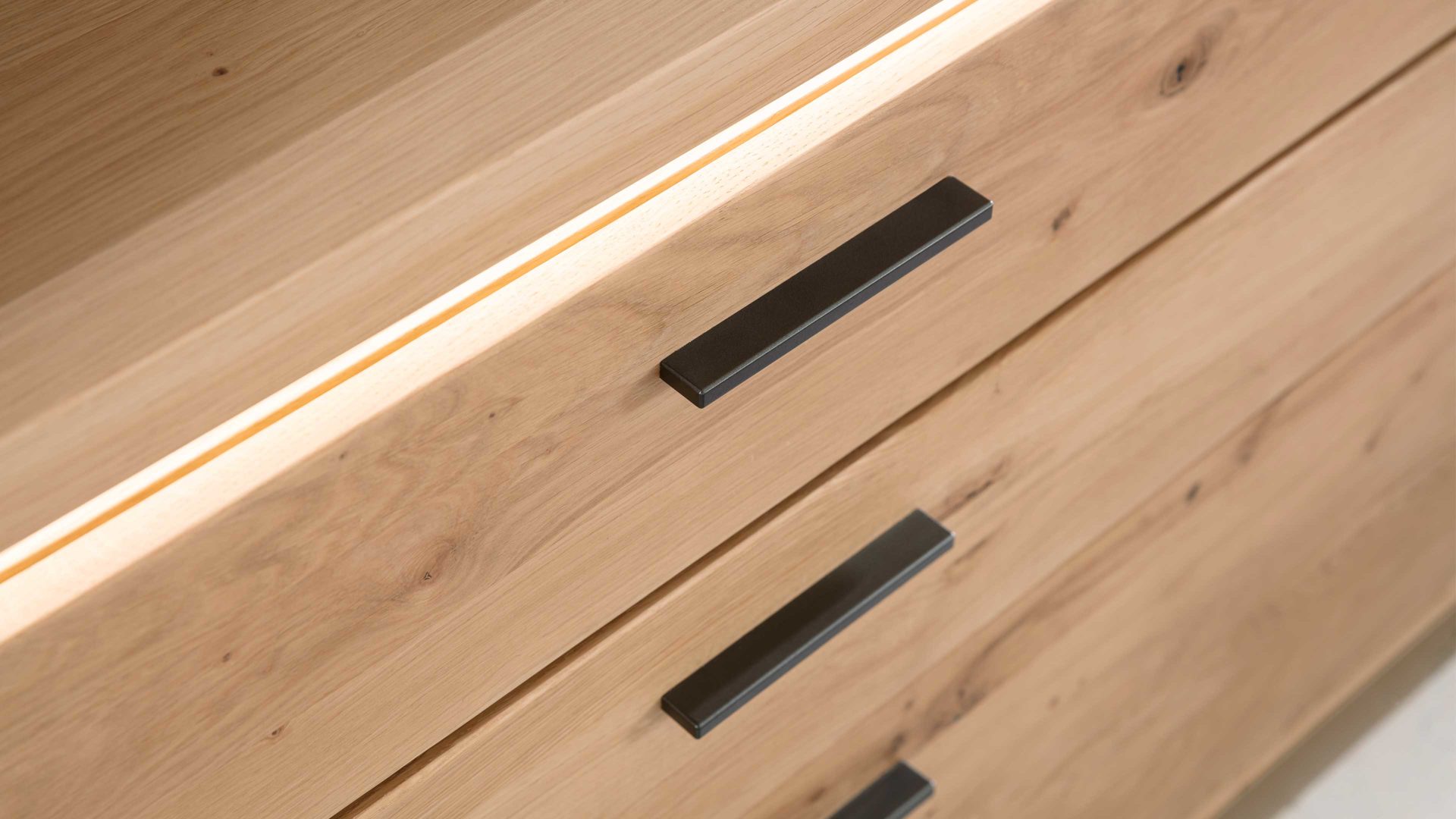 Lowboard Mca furniture aus Holz in Holzfarben Wohnprogramm Barcelona - Medien-Lowboard geölte Balkeneiche – zwei Türen, drei Schubladen, Länge ca. 210 cm