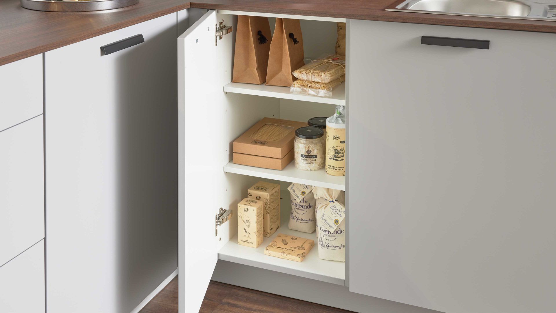 Einbauküche culineo® aus Holz in Hellgrau Culineo® Einbauküche C317 mit beko Einbaugeräten Steingrau & Nussbaum - Stellfläche ca. 365 x 363 cm