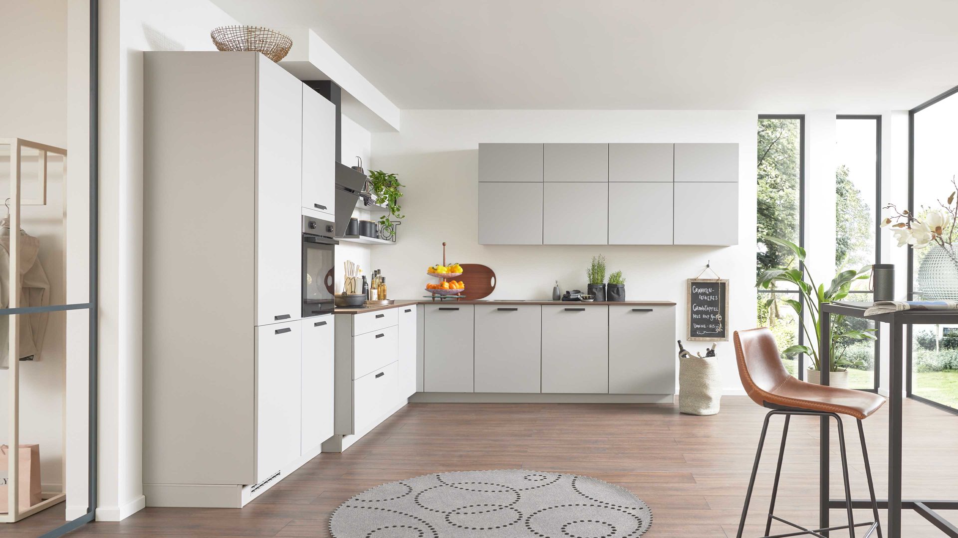 Einbauküche culineo® aus Holz in Hellgrau Culineo® Einbauküche C317 mit beko Einbaugeräten Steingrau & Nussbaum - Stellfläche ca. 365 x 363 cm