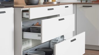 Einbauküche culineo® aus Holz in Hellgrau Culineo® Einbauküche C317 mit beko Einbaugeräten Steingrau & Nussbaum - Stellfläche ca. 365 x 363 cm