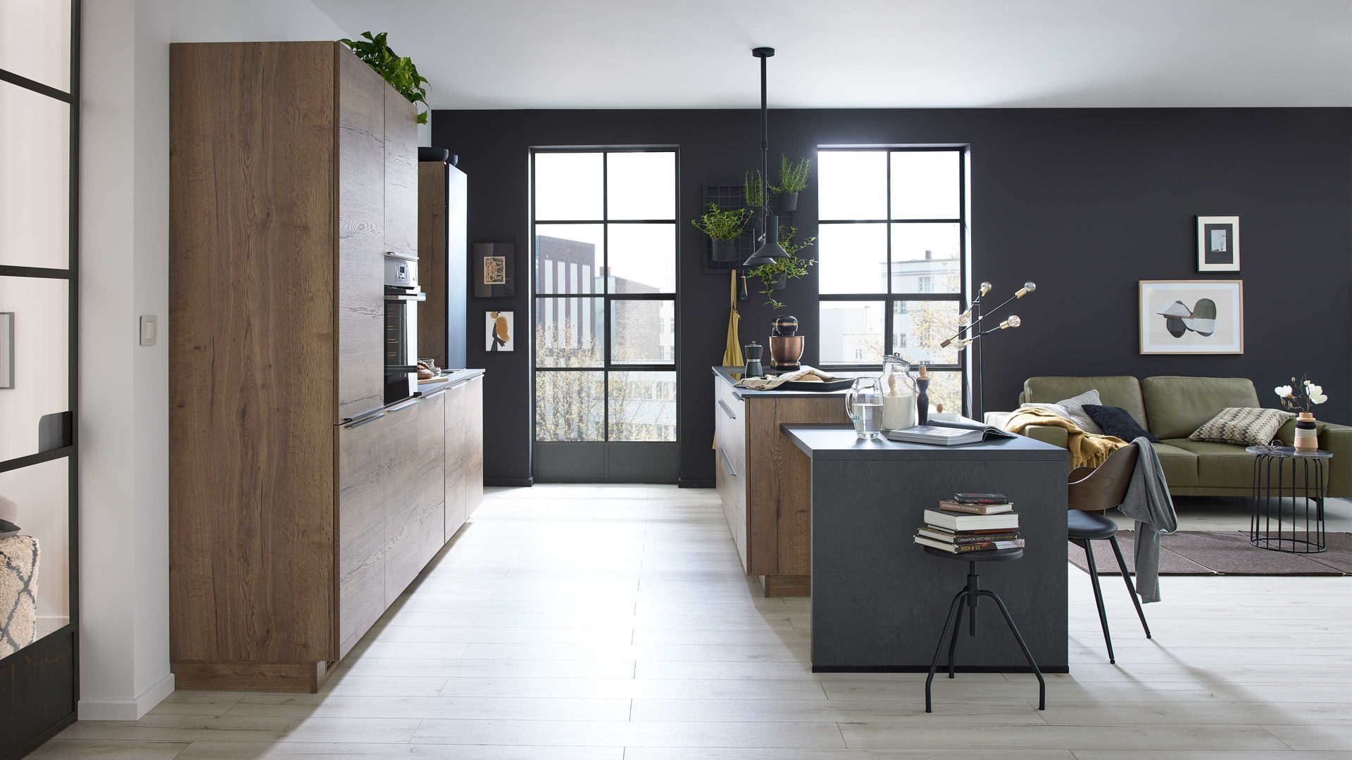 Einbauküche culineo® aus Holz in Holzfarben Culineo® Einbauküche C382 mit AEG Einbaugeräten Eiche Havanna & Grauschiefer - zweizeilig