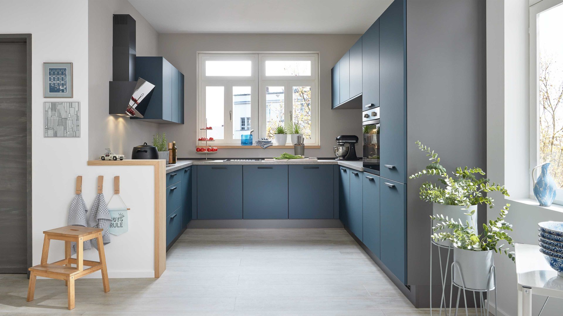 Einbauküche culineo® aus Holz in Blau Culineo® Einbauküche C945 mit privileg Einbaugeräten Fjordblau - Stellfläche ca. 310 x 305 cm