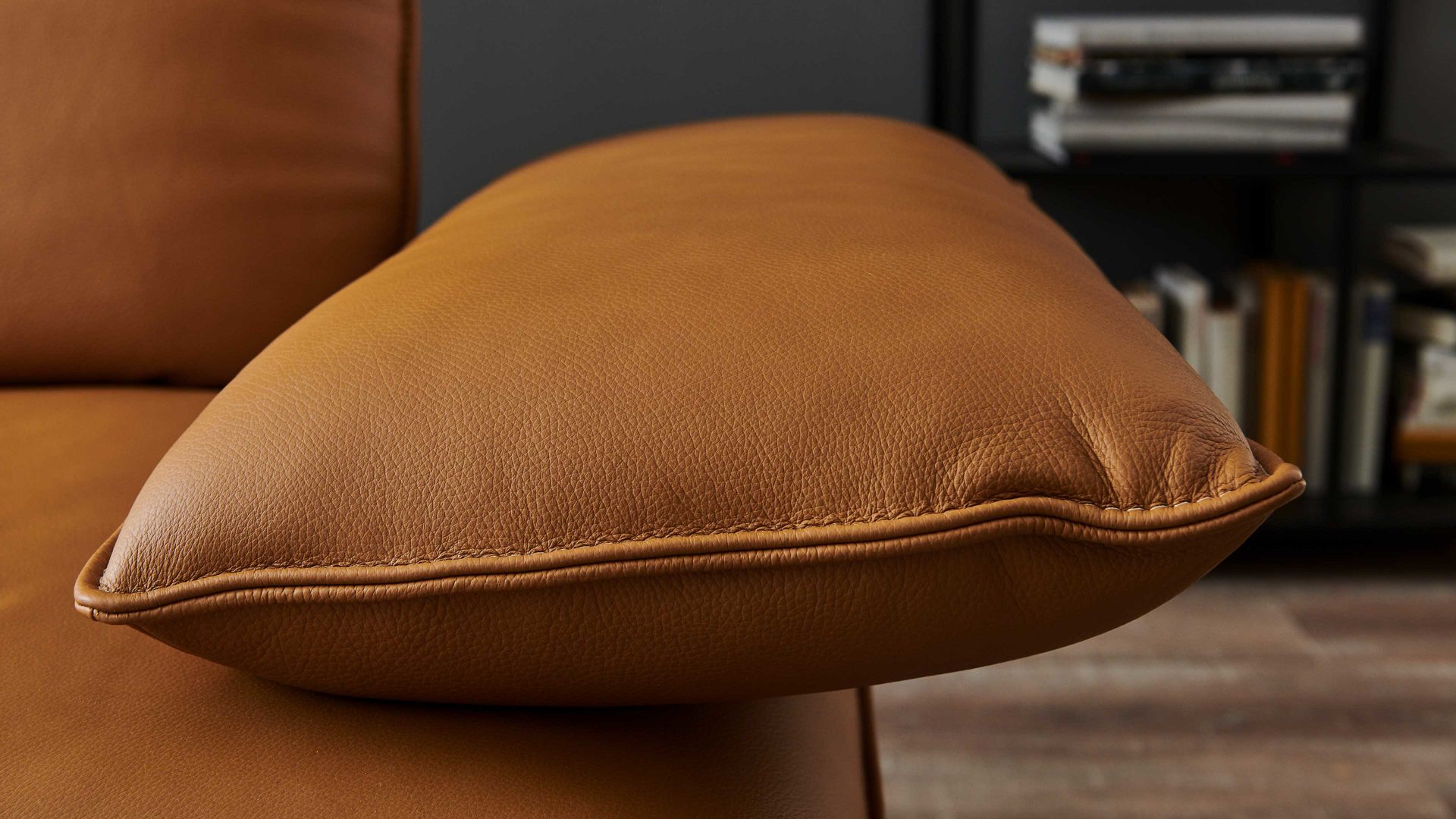 2,5-Sitzer Koinor aus Leder in Hellbraun KOINOR Polstermöbel Serie Caio - 2,5-Sitzer ockerfarbenes Leder Bonita - Länge ca. 234 cm