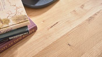 Tischgruppe Interliving aus Leder in Grün Interliving Esszimmer Serie 5115 - Essgruppe in warmen Tönen moosgrüner Webstoff Sneak 59, jadegrünes Leder LD7830, umbragraues Metall & astige Eiche