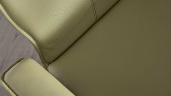 Polsterstuhl Interliving aus Leder in Grün Interliving Esszimmer Serie 5115 - Armlehnstuhl Aiko Four A32 jadefarbenes Leder LD7830 & umbragraues Metall