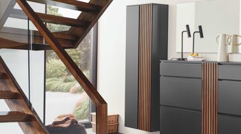 Garderoben-Set Wittenbreder® einrichtungssysteme aus Holz in Anthrazit WITTENBREDER® EINRICHTUNGSSYSTEME Punta Garderoben-Set No 01 anthrazitfarbener Mattlack & Kernnussbaum - fünfteilig