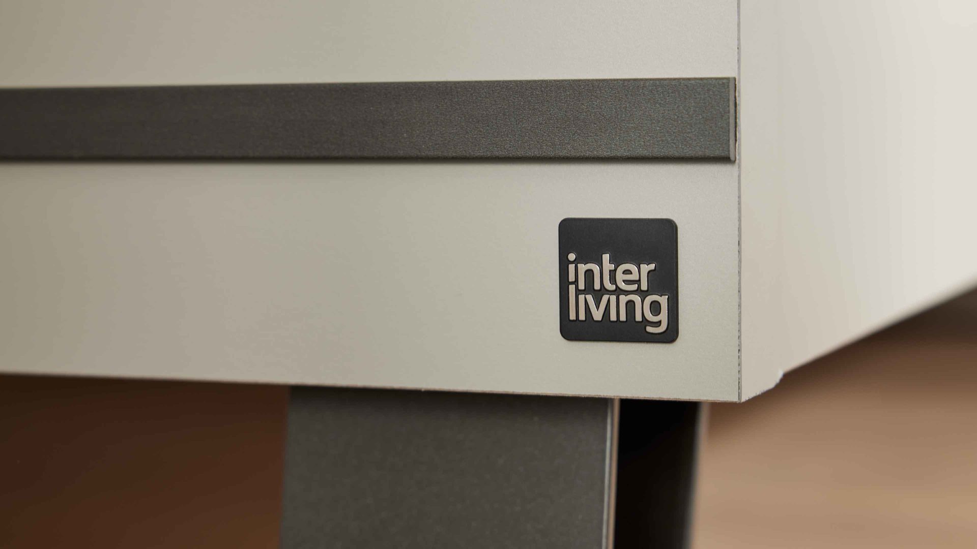 Möbelbeleuchtung Interliving aus Holz in Weiß Interliving Schlafzimmer Serie 1032 – Komplettzimmer mit Beleuchtung Weiß & Kieselgrau - Liegefläche ca. 180 x 200 cm