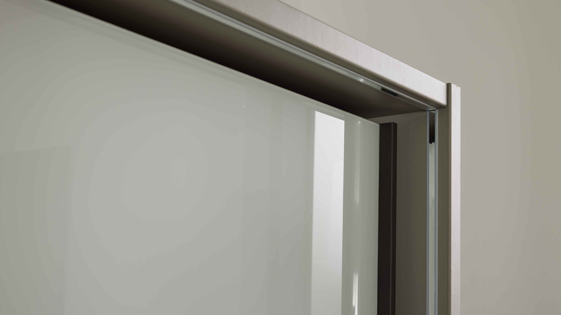 Möbelbeleuchtung Interliving aus Kunststoff Metall in Weiß Interliving Schlafzimmer Serie 1032 – Passepartout-Beleuchtung für 300 cm Schrankbreite