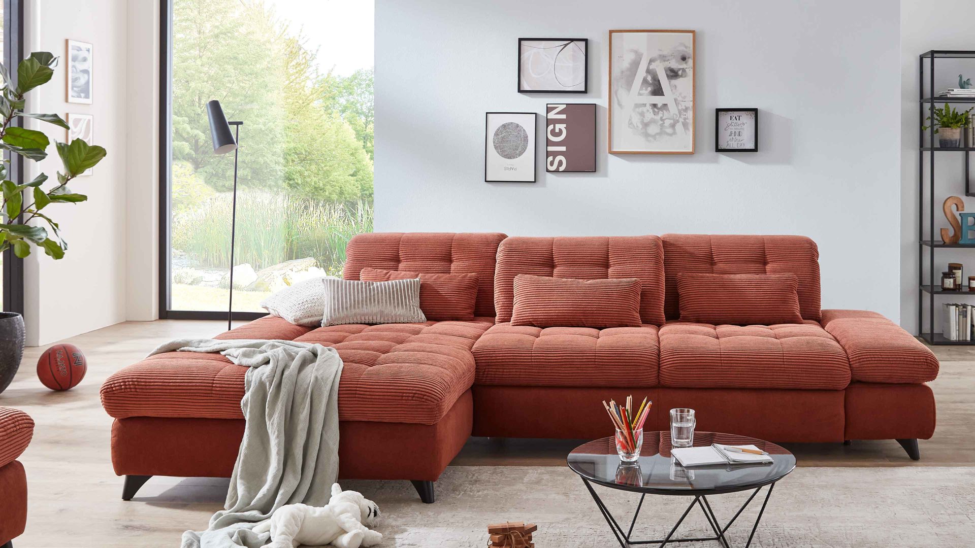 Ecksofa KAWOO aus Stoff in Orange KAWOO Polstermöbel Santa Rosa - Ecksofa kupferfarbene Bezüge Lincoln & Miranda, schwarze Metallfüße - Stellfläche ca.  199 x 307 cm