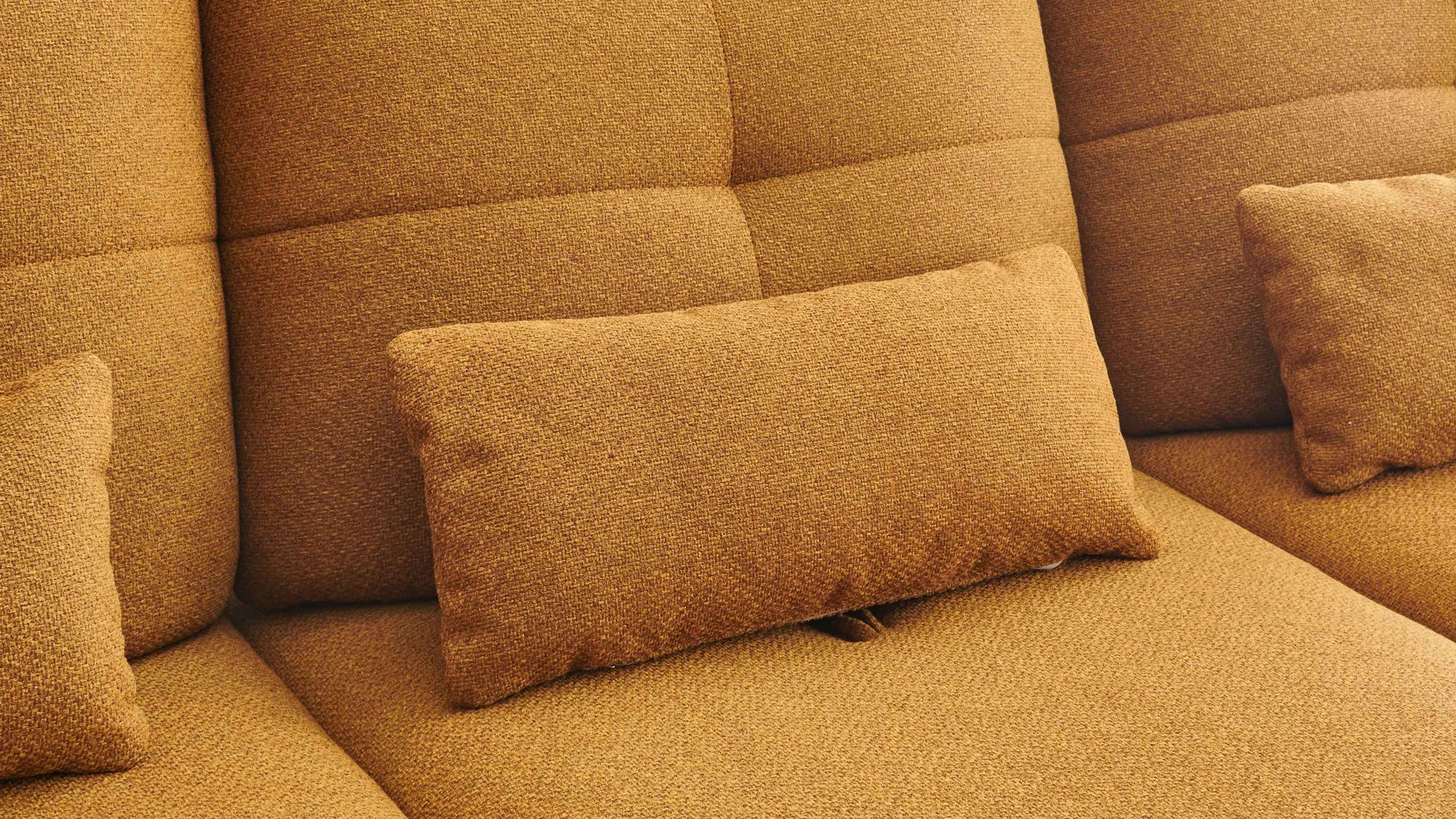 Ecksofa KAWOO aus Stoff in Gelb KAWOO Polsterprogramm Dover XC - Ecksofa senffarbener Bezug Portofino & goldfarbene Maschenware Riviera - Stellfläche ca. 301 x 191 cm