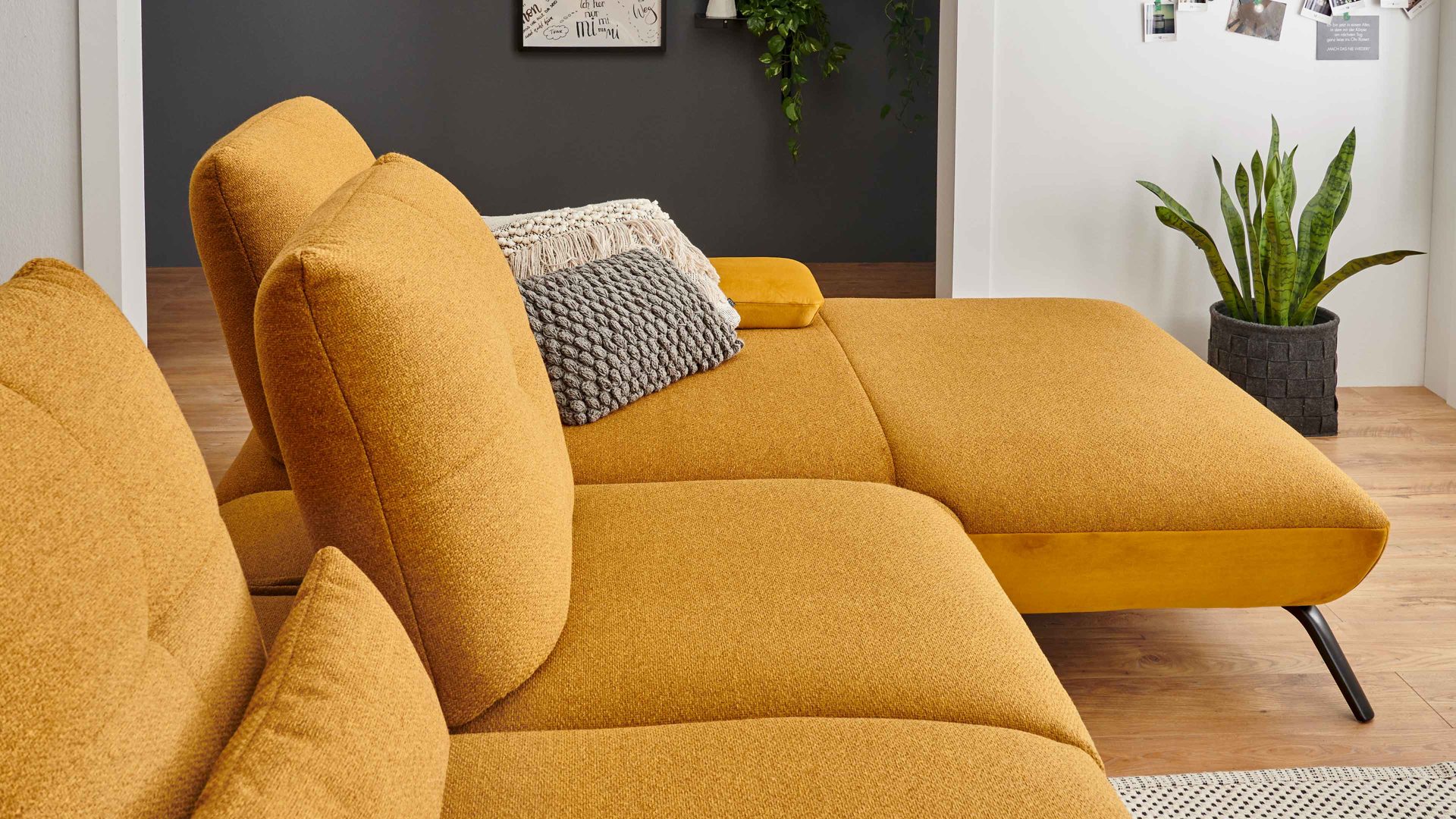 Ecksofa KAWOO aus Stoff in Gelb KAWOO Polsterprogramm Dover XC - Ecksofa senffarbener Bezug Portofino & goldfarbene Maschenware Riviera - Stellfläche ca. 301 x 191 cm