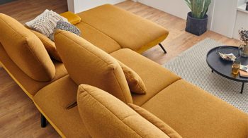 Ecksofa KAWOO aus Stoff in Gelb KAWOO Polsterprogramm Dover XC - Ecksofa senffarbener Bezug Portofino & goldfarbene Maschenware Riviera - Stellfläche ca. 301 x 191 cm