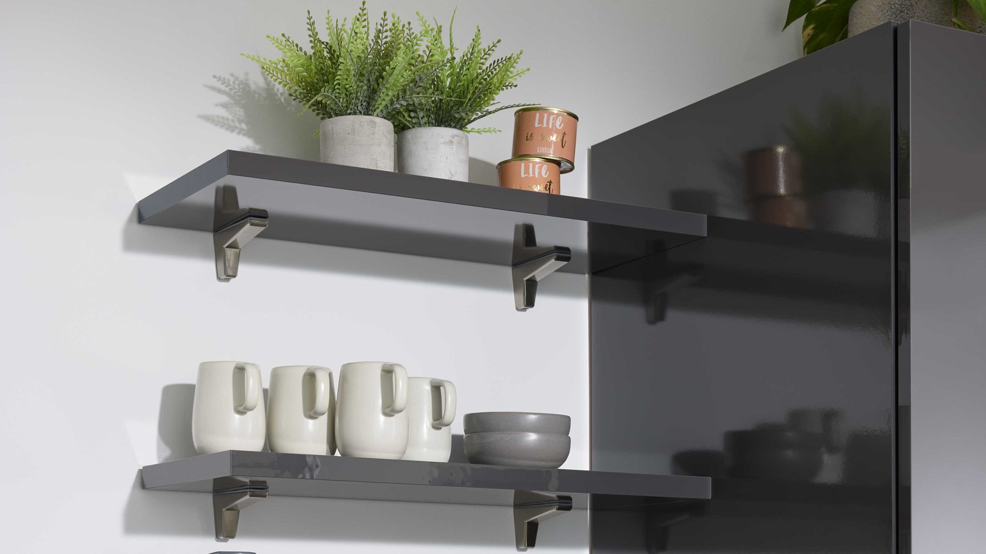 Einbauküche Interliving aus Holz in Dunkelgrau Interliving Küche Serie 3068 mit privileg-Einbaugeräten Graphit Hochglanz – Stellfläche ca. 360 x 365 cm