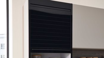 Einbauküche Interliving aus Holz in Beige Interliving Küche Serie 3072 mit Miele-Einbaugeräten Lava & Nussbaum Kuba - zweizeilig