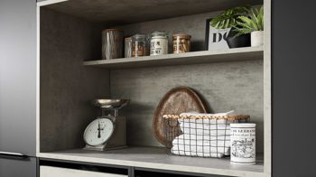 Einbauküche Interliving aus Holz in Schwarz Interliving Küche Serie 3107 - Vorratsraumlösung Mattschwarz & Beton – Stellfläche ca. 289 x 219 cm