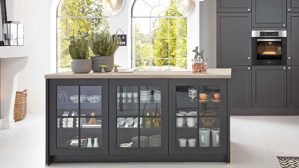 Einbauküche WERT KÜCHE® aus Holz in Schwarz WERT KÜCHE® Vienna mit Miele Backofen Lavaschwarz Satin – zweizeilig