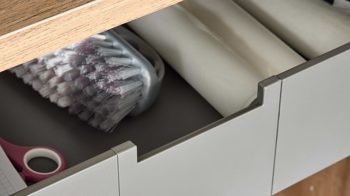 Einbauküche Interliving aus Holz in Grün Interliving Küche Serie 3074 - Hauswirtschaftsraumlösung Olive & Vulkaneiche – Stellfläche ca. 190 x 275 cm