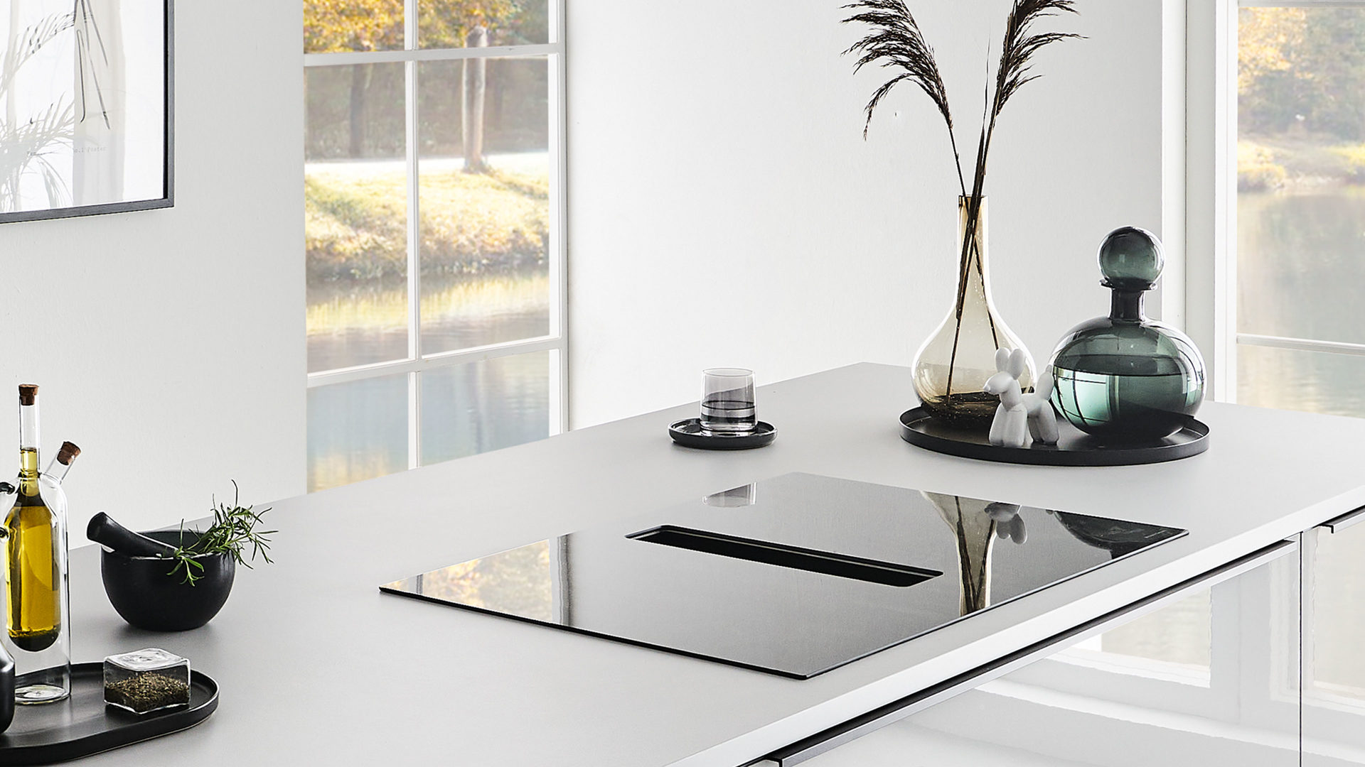 Einbauküche Nolte® küchen aus Holz in Hellgrau nolte® Einbauküche Lux mit privileg Einbaugeräten Platingrau & Eiche Nero – dreizeilig