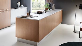 Einbauküche Nolte® küchen aus Holz in Holzfarben nolte® Einbauküche Artline mit Constructa-Einbaugeräten Stripe Wood Crema & Platingrau - zweizeilig