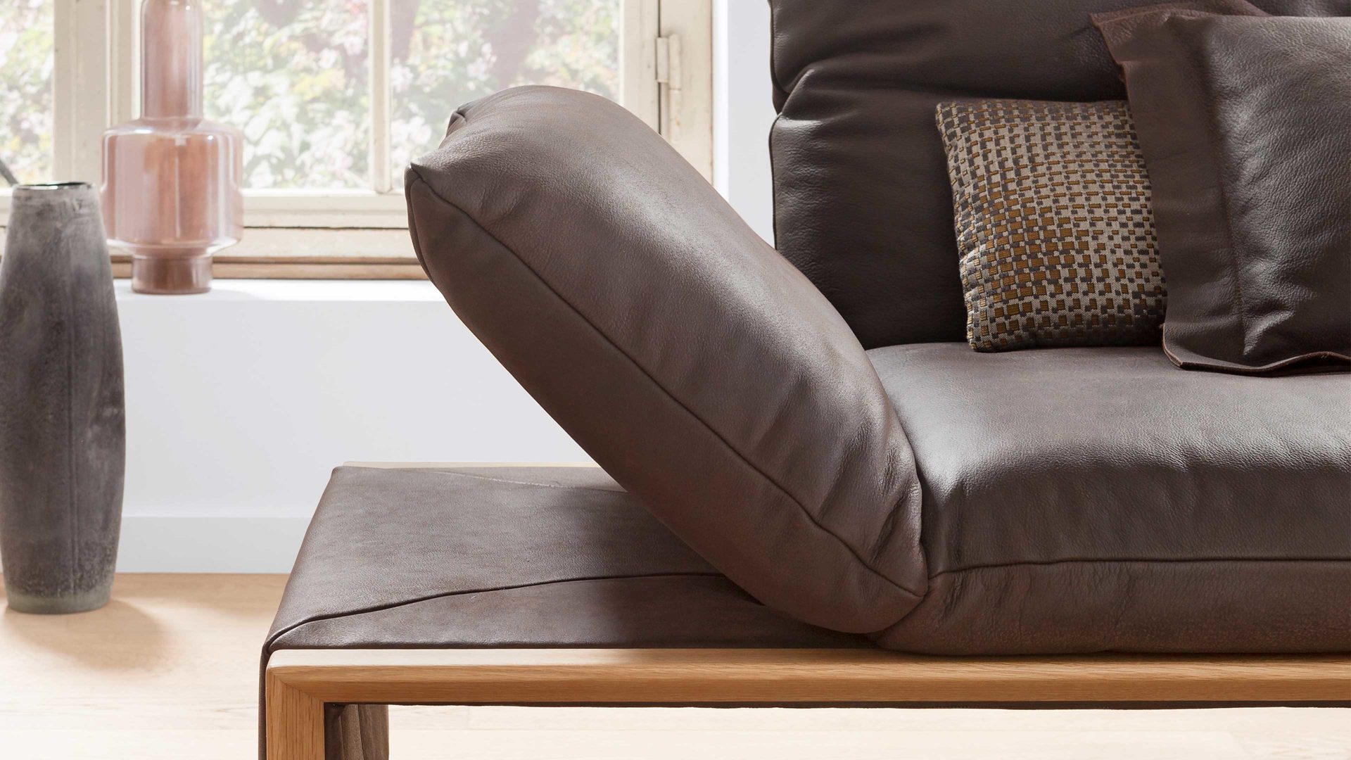 2,5-Sitzer Koinor aus Leder in Dunkelbraun KOINOR 2,5-Sitzer Ledersofa Harriet schokofarbenes Leder India & Wildeiche – Länge ca. 236 cm