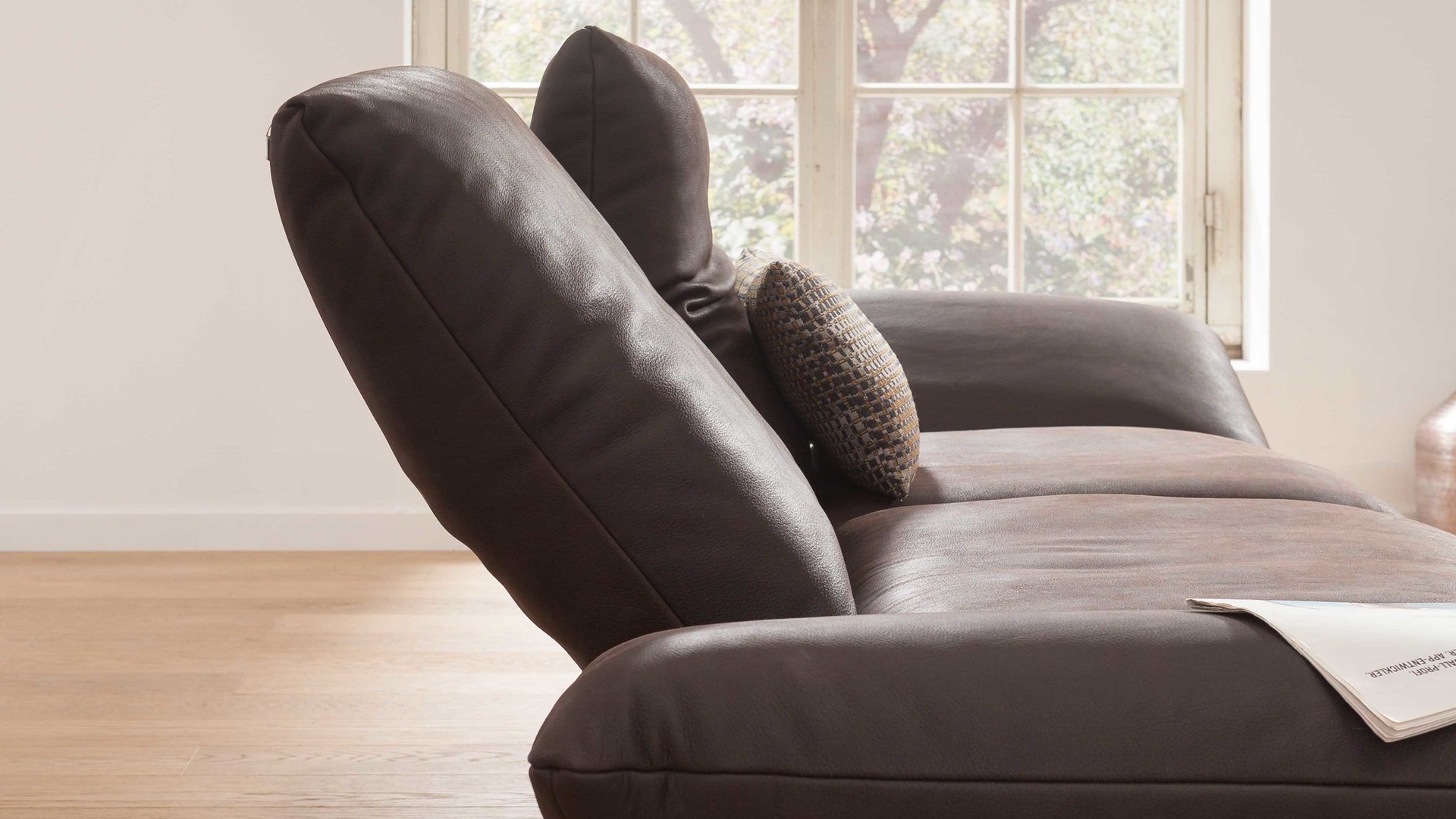 2,5-Sitzer Koinor aus Leder in Dunkelbraun KOINOR 2,5-Sitzer Ledersofa Harriet schokofarbenes Leder India & Wildeiche – Länge ca. 236 cm