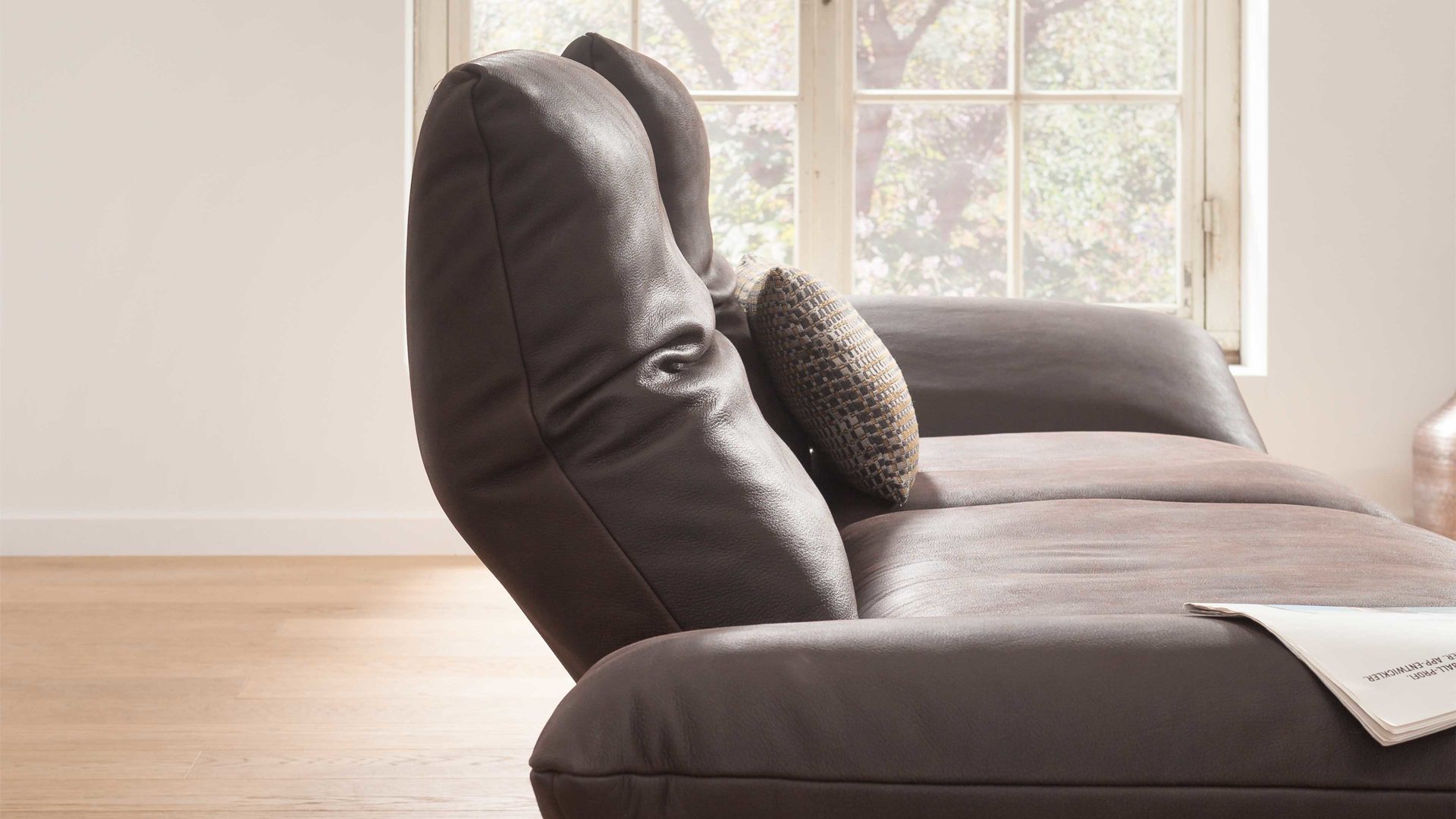 2,5-Sitzer Koinor aus Leder in Dunkelbraun KOINOR 2,5-Sitzer Ledersofa Harriet schokofarbenes Leder India & Wildeiche – Länge ca. 236 cm