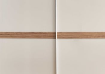 Kleiderschrank Staud aus Holz in Weiß STAUD Schwebetürenschrank Sinfonie Plus Elfenbein & Trentino Eiche – drei Türen, Breite ca. 298 cm