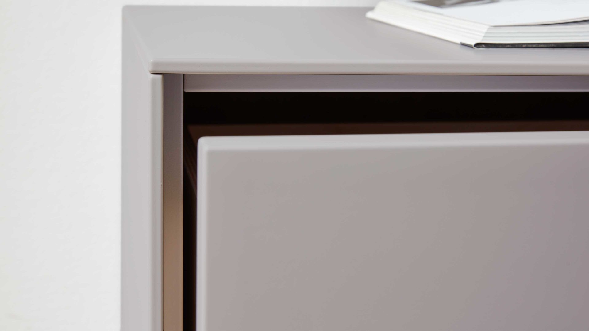 Lowboard Wöstmann markenmöbel aus Holz in Grau WÖSTMANN Wohnprogramm WM 2380 - Lowboard samtgrauer Mattlack - eine Schubladen, Breite ca. 182 cm