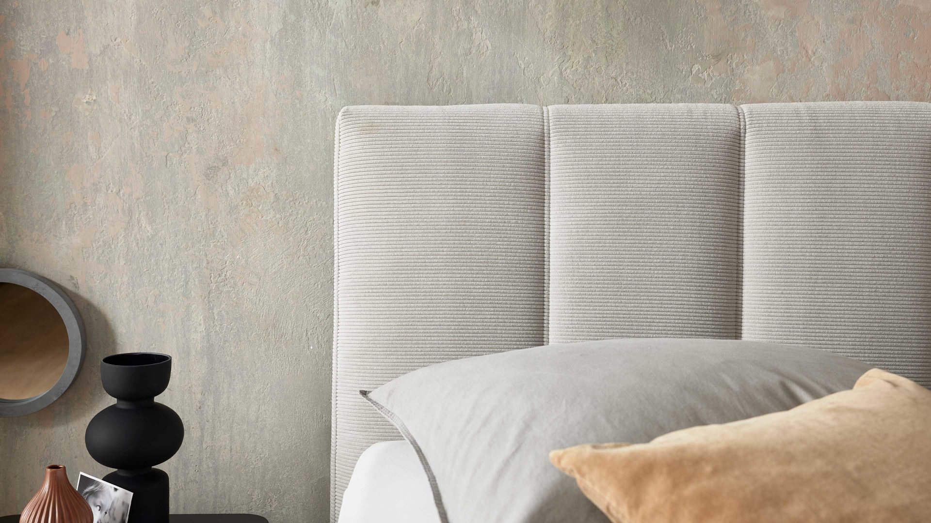 Boxspringbett Interliving aus Stoff in Hellgrau Interliving Boxspringbett Serie 1418 silberfarbener Feincord – Liegefläche ca. 180 x 200 cm