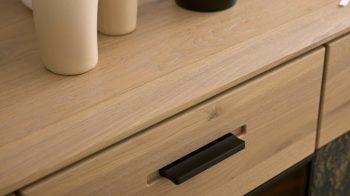 Sideboard Interliving aus Holz in Holzfarben Interliving Wohnzimmer Serie 2029 - Highboard 22 Wildeiche & Granit-Steinoptik - drei Türen, eine Schublade, Breite ca. 132 cm