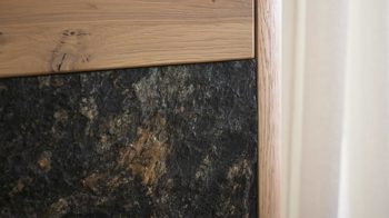 Sideboard Interliving aus Holz in Holzfarben Interliving Wohnzimmer Serie 2029 - Highboard 22 Wildeiche & Granit-Steinoptik - drei Türen, eine Schublade, Breite ca. 132 cm