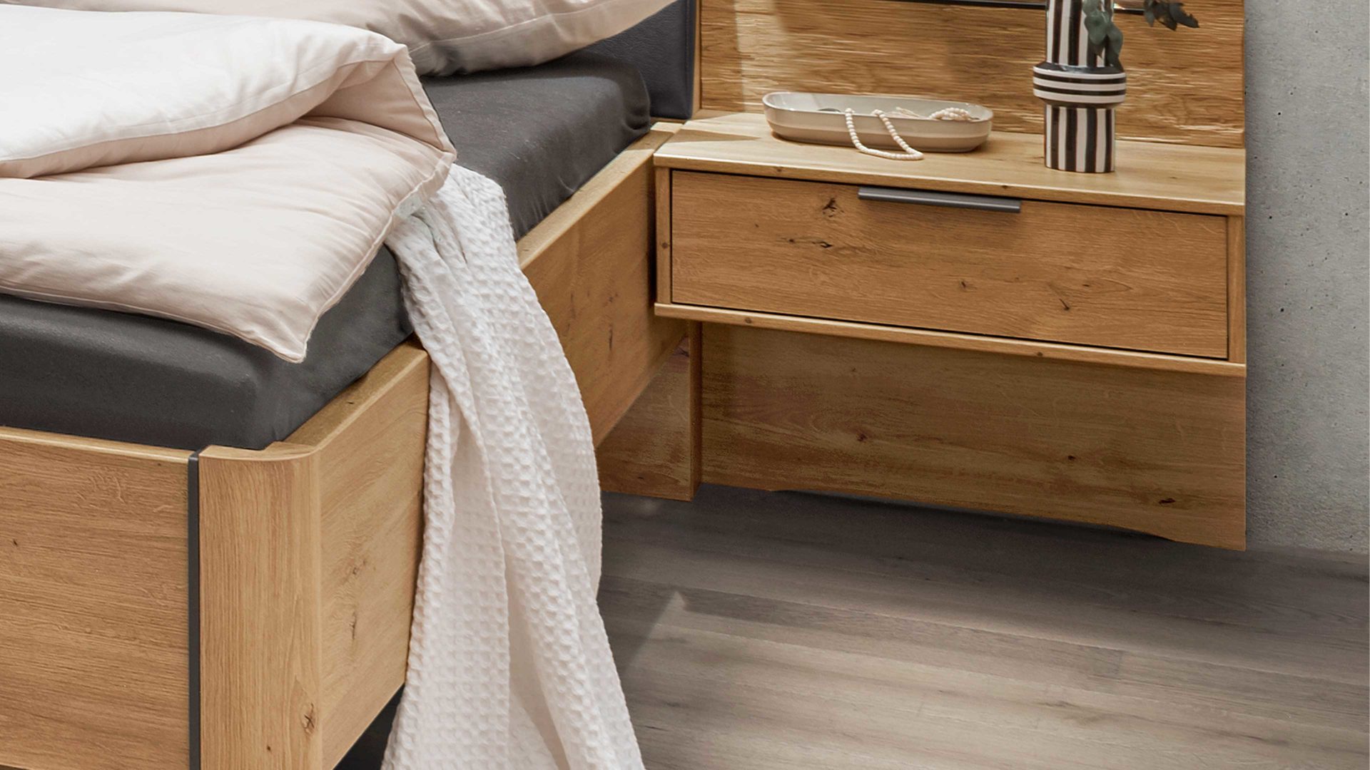 Nachtkommoden-Set Wiemann | oeseder aus Holz in Holzfarben WIEMANN Schlafzimmerserie Cadiz - Hängekonsolen-Set Bianco Eiche & Graphit - Breite je ca. 60 cm