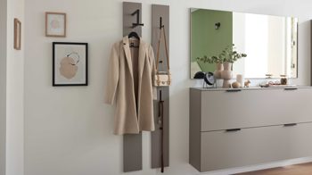 Wandgarderobe Interliving aus Holz in Hellgrau Interliving Garderobe Serie 6012 - Wandgarderobe graubeiger Mattlack - ca. 20 x 180 cm